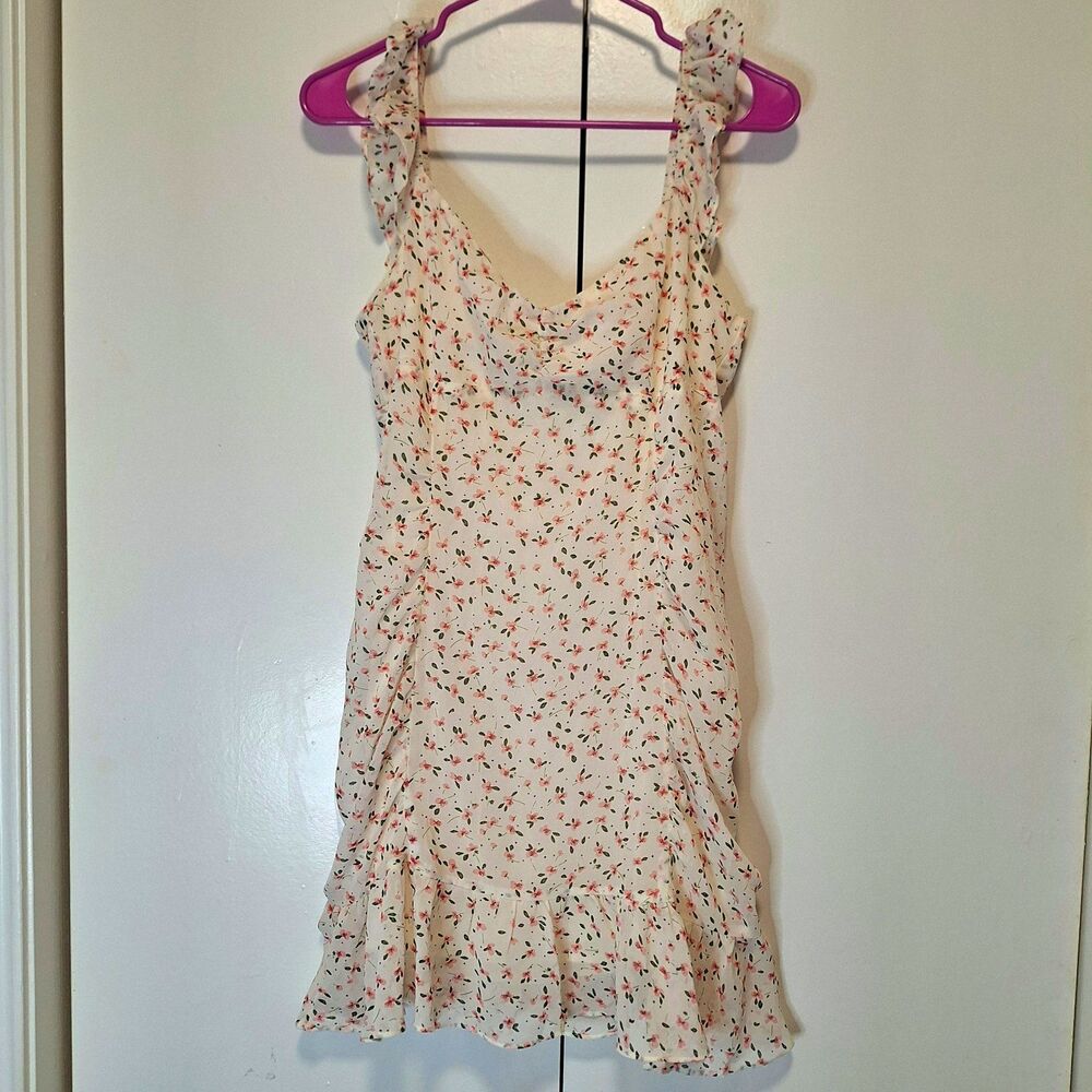 Hello Molly White Floral Chiffon Mini Fit & Flare V-Neck Ruffle Zip Sz Large